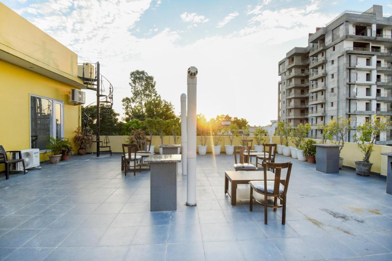 Hotel Oyo 75460 Sky High Residency Ludhijána Exteriér fotografie